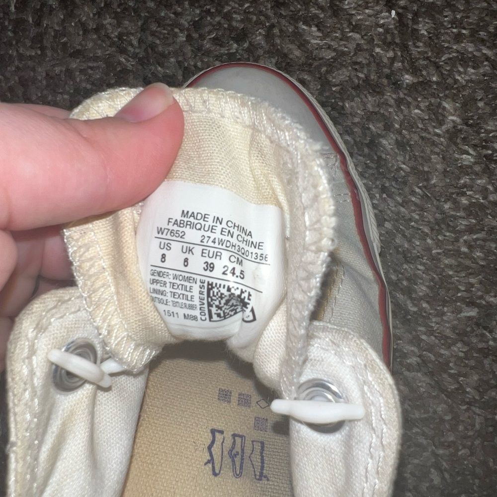 White converse - Picture 4 of 4